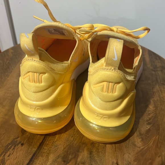 Women’s Nike Air Max 270 - Picture 3 of 5